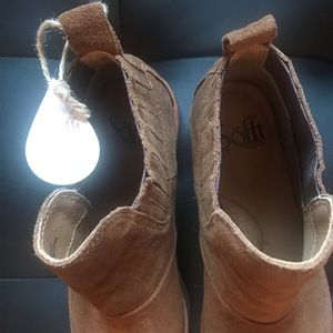 Sofft women’s suede boots Size 6.5 never worn burnished toe